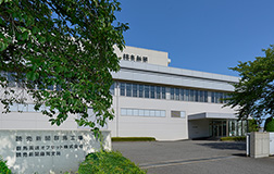 群馬高速オフセット株式会社 平成8年に読売新聞を印刷する19番目の工場として設立しました。<br>読売新聞・スポーツ報知・The Japan News（英字紙）をはじめとした印刷事業を行っています。